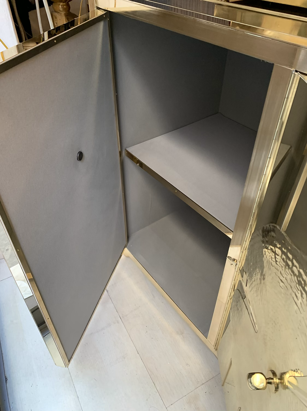 Miniatura: Credenza in ottone con decori floreali, 1970