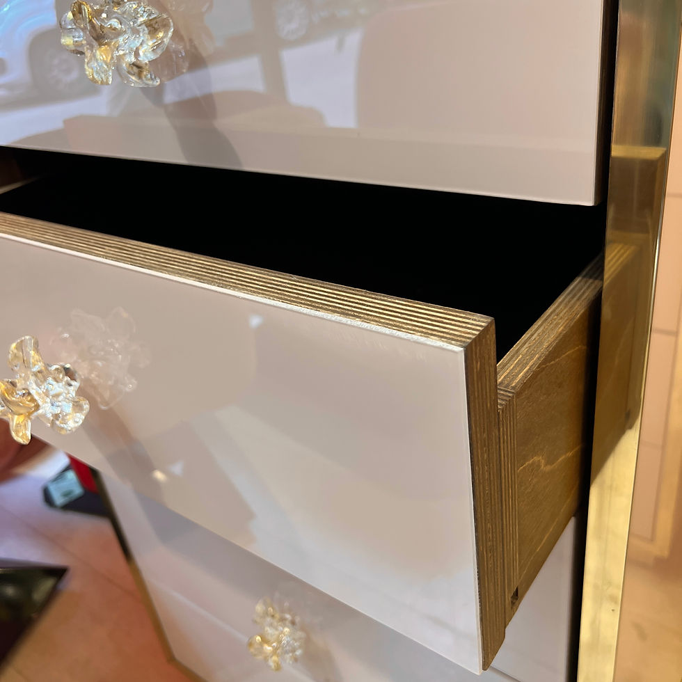 Miniatura: Coppia di cassettiere in opalina rosa con maniglie fiore Murano