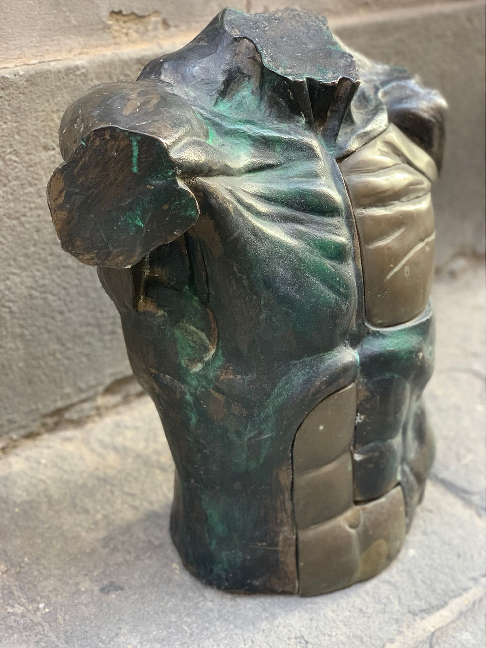 Miniatura: Bronze and Resin bust of a man signed by Cilenti, 1985
