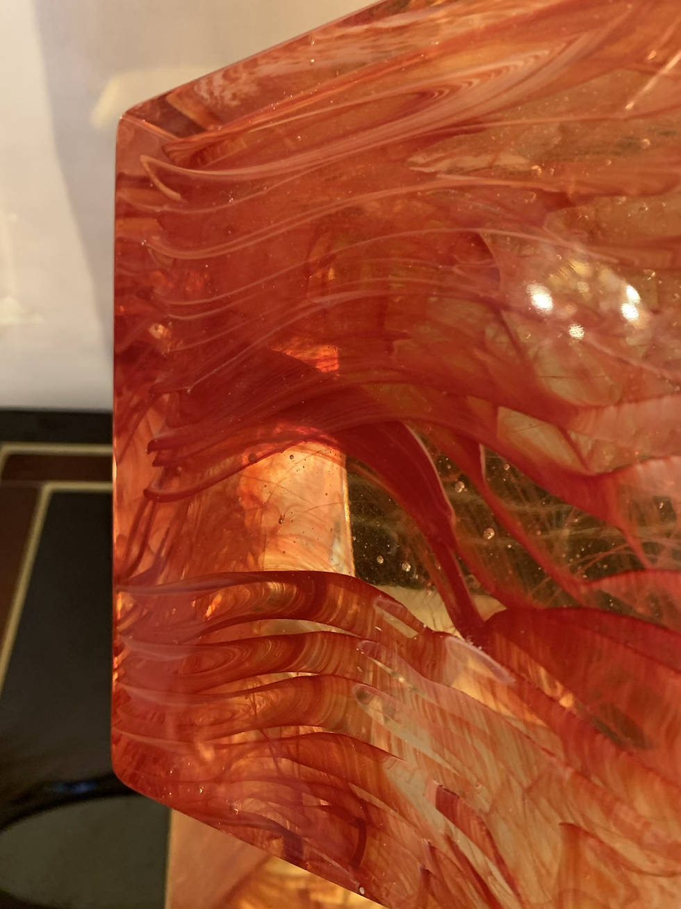 Miniatura: Coppia di lampade arancio in vetro di Murano con paralumi in ottone, 1980s
