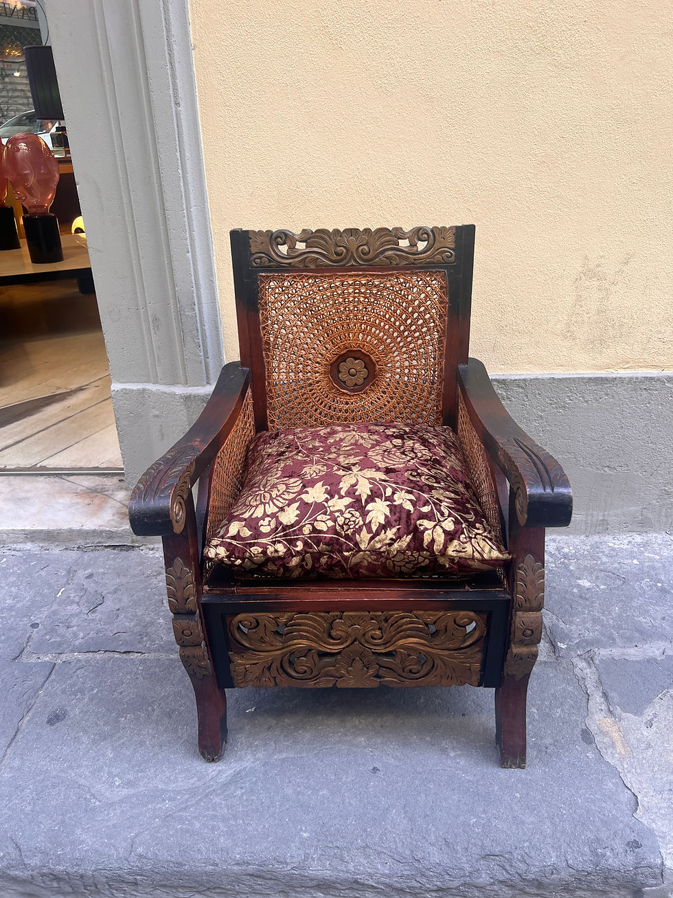Miniatura: Pair of Colonial Armchairs in carved wood and Viennese cane 