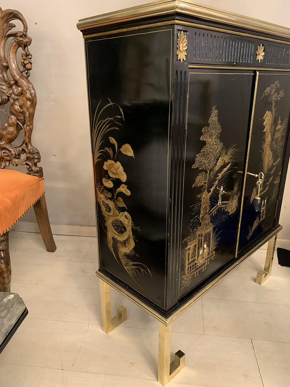 Miniatura: Black Lacquered Chinese Cabinet with Gilt Hand Painted Motifs, Early 1900