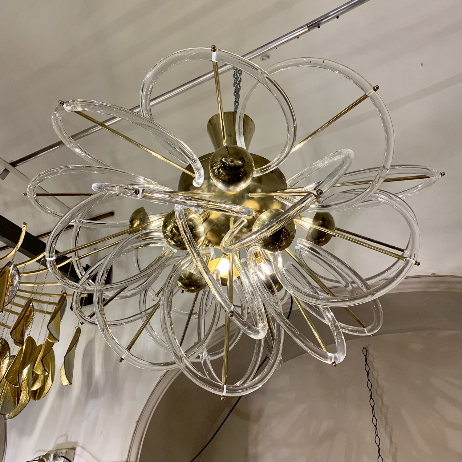 Miniatura: Lampadario di Murano in ottone con cerchi in vetro, 1970