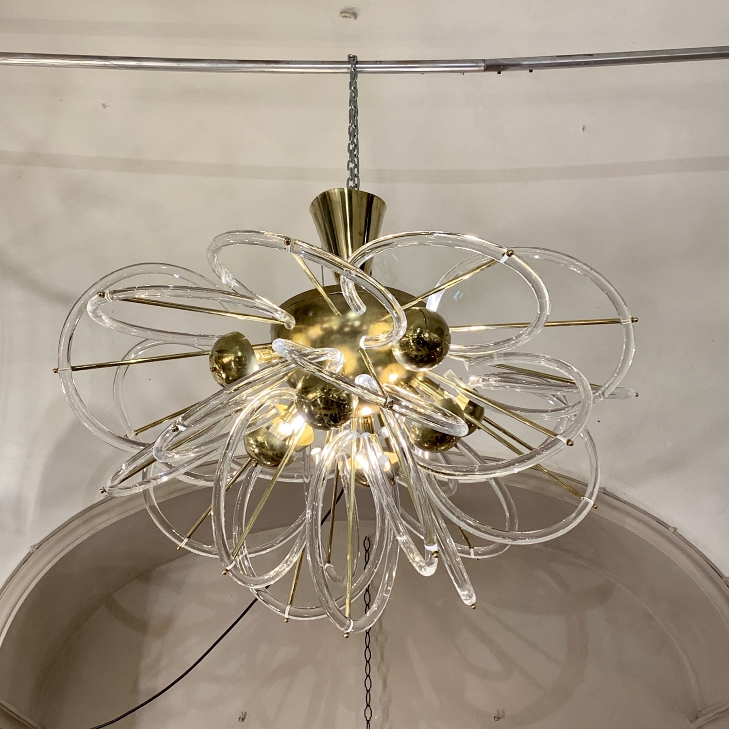 Lampadario di Murano in ottone con cerchi in vetro, 1970