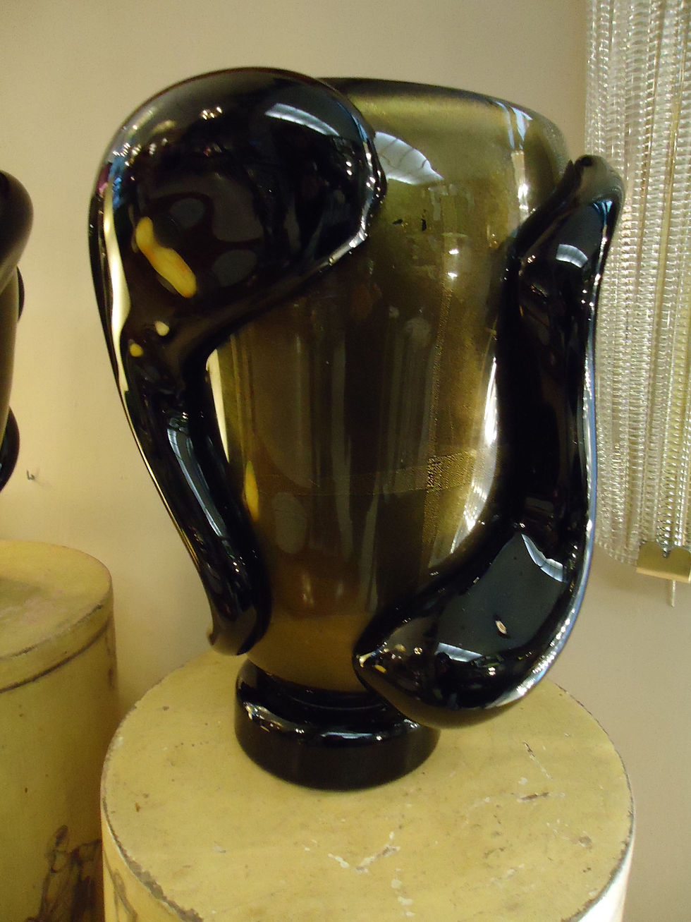 Miniatura: Pair of black and gold Murano vases