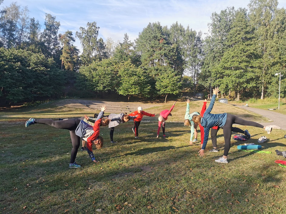 ulkotreeni ulkoilu pienryhmä personal trainer.jpg