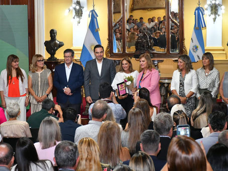 El gobernador Valdés encabezó un emotivo homenaje a mujeres destacadas correntinas