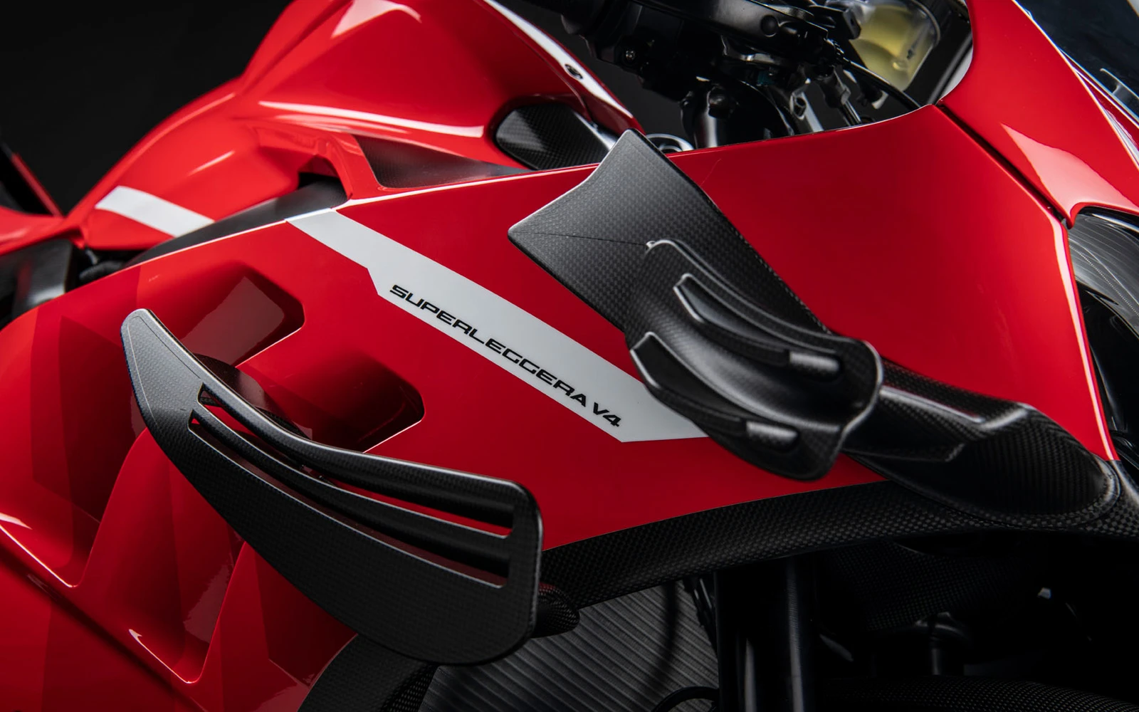 Ducati-Superleggera-V4.webp