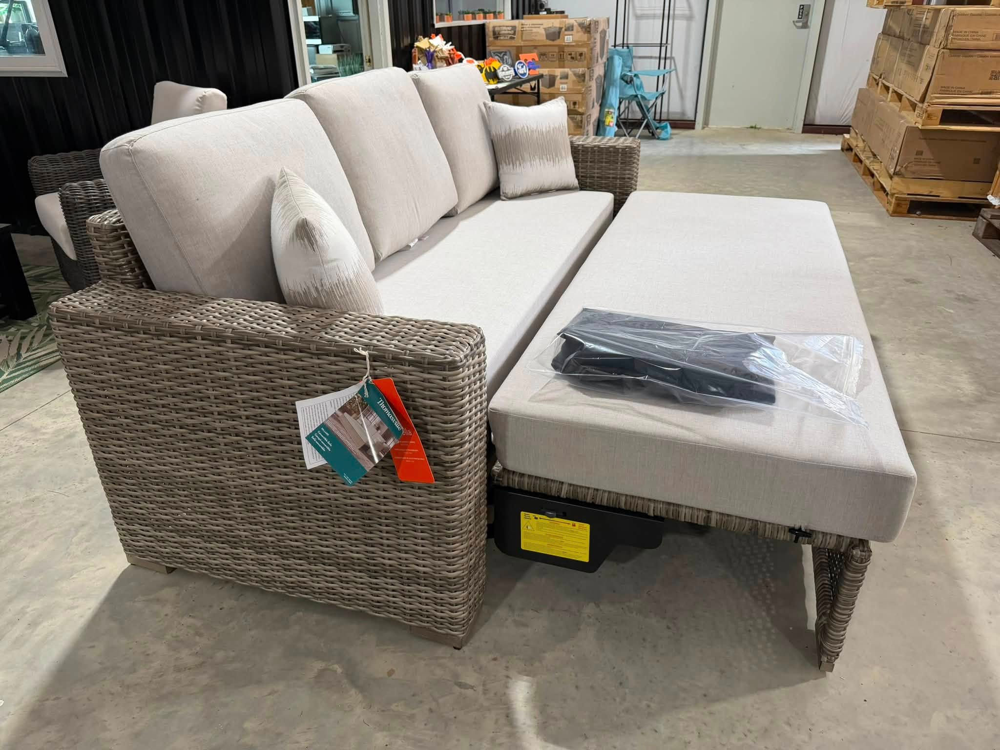 Thomasville Outdoor Pull Out Bed Sofa