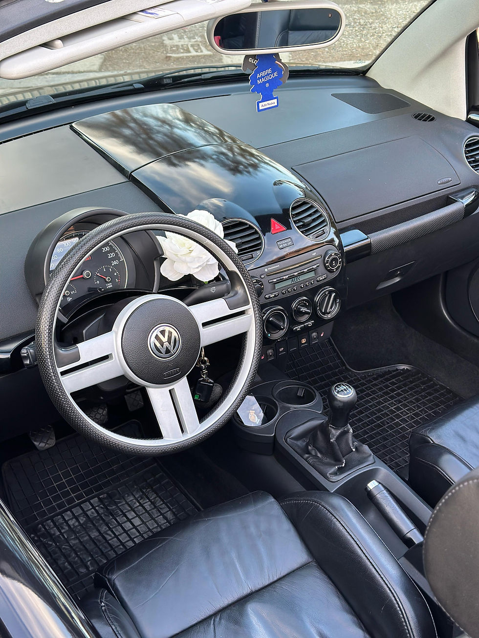 Thumbnail: Volkswagen Beetle Cabrio 1.9 TDI