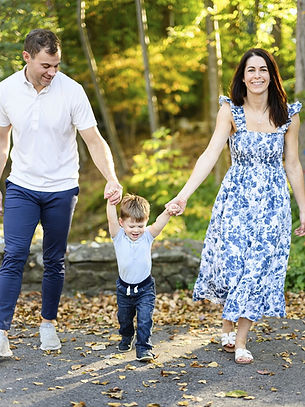 Couples portrait session in Westchester County, NY — natural outdoor family photography by Pretty Pictures Photography, Chappaqua.