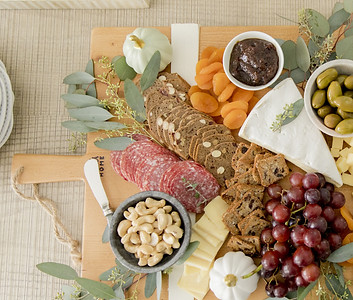 Fall-cheese-board-details-900x1123.jpg