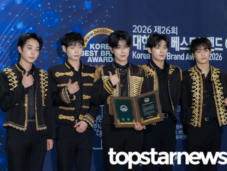 [HD포토] 기념촬영하는 K-ISS (대한민국 베스트브랜드어워즈)