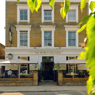 De Beauvoir pub