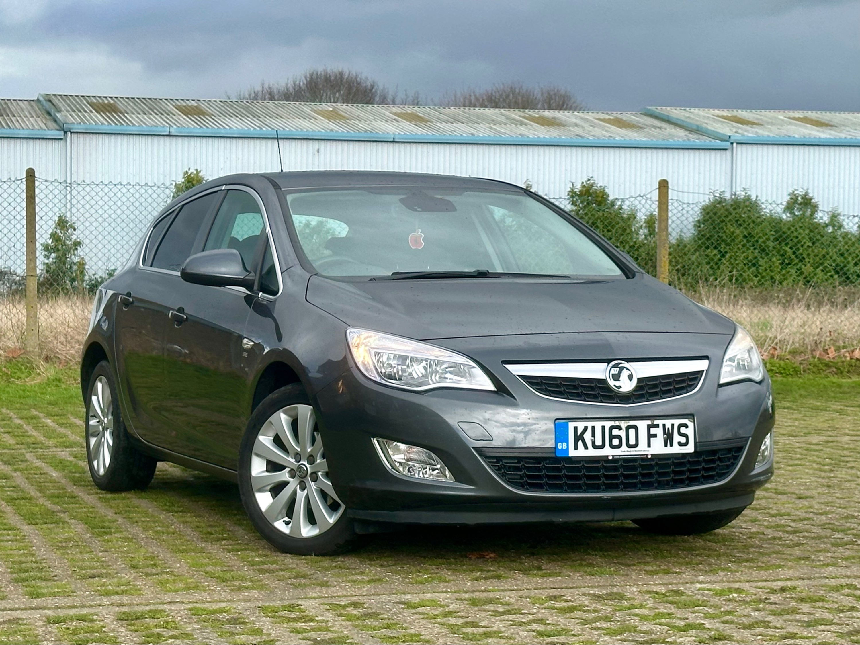 2010 (60) VAUXHALL ASTRA 1.4 SE TURBO 5-Door Hatchback in GREY.