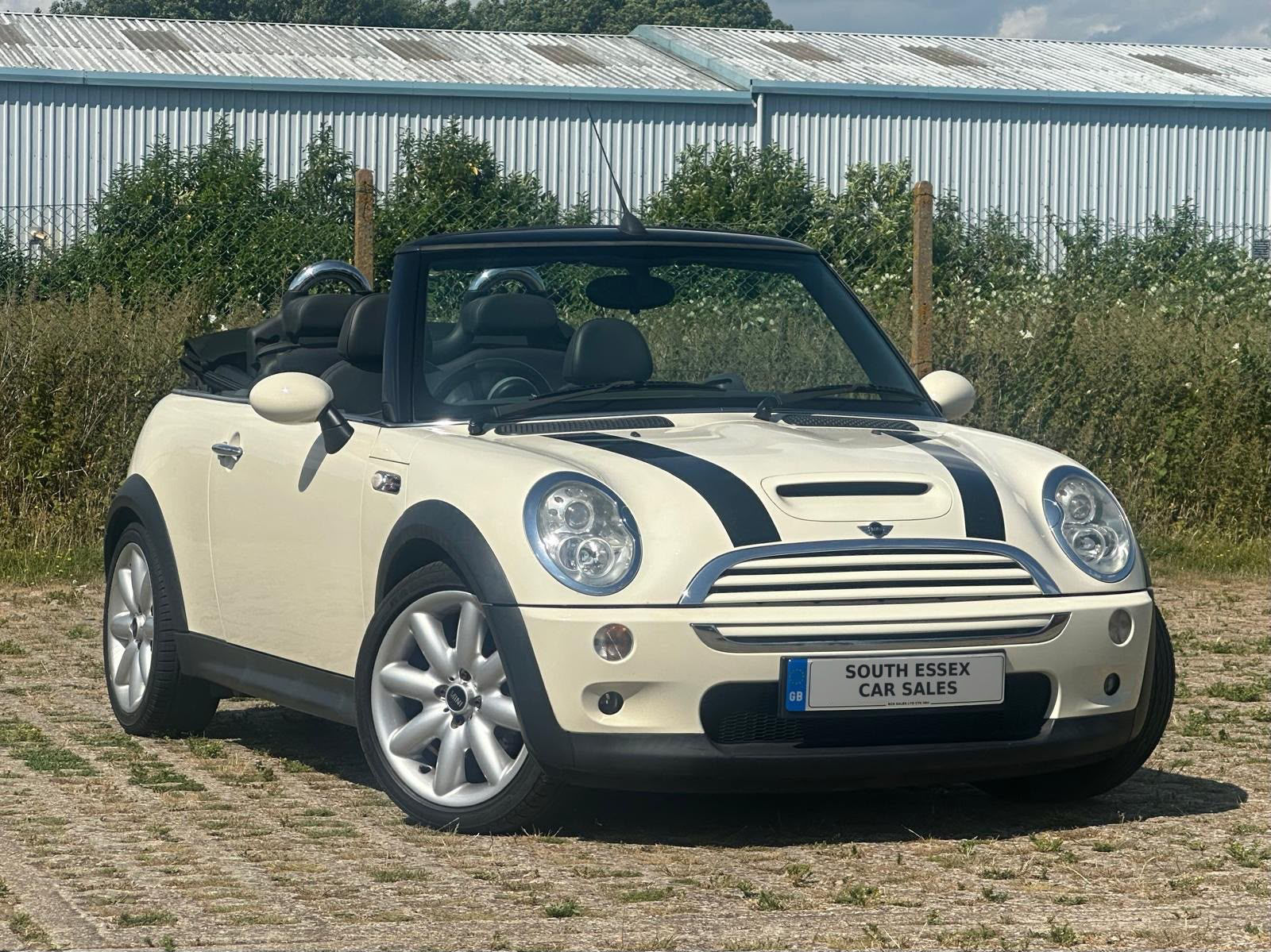 2005 (55) MINI COOPER S 1.6 2 Dr Convertible in WHITE/Off White.