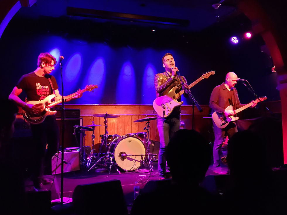 Love In October at Schubas Chicago by SoundThread Music Blog