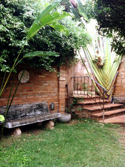 Jardim - passagem para área do Salão