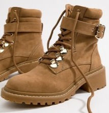 BOTAS CON BROCHE