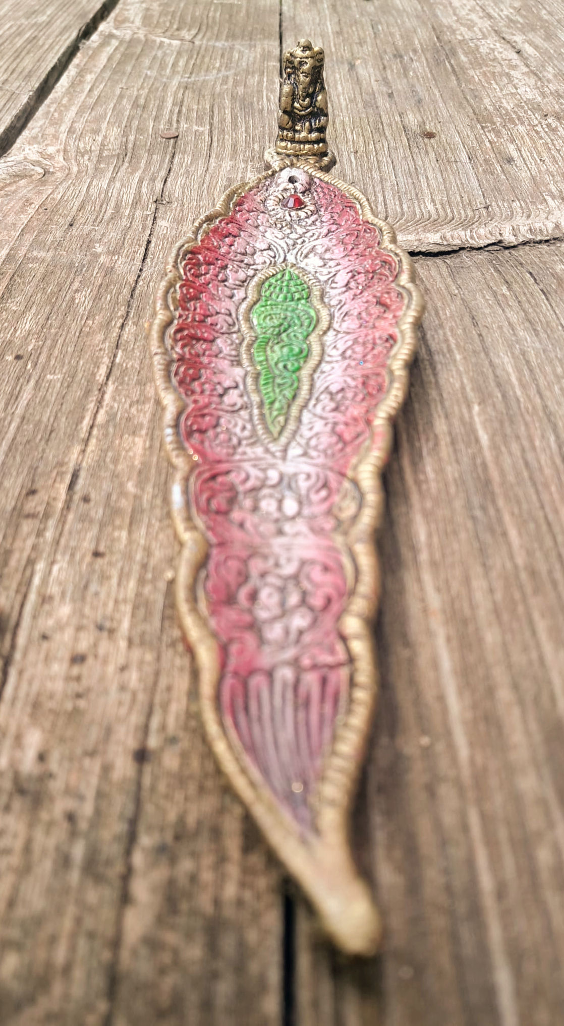 Porte-encens indien en métal décoré – Om, Ganesh ou éléphant – 22 cm