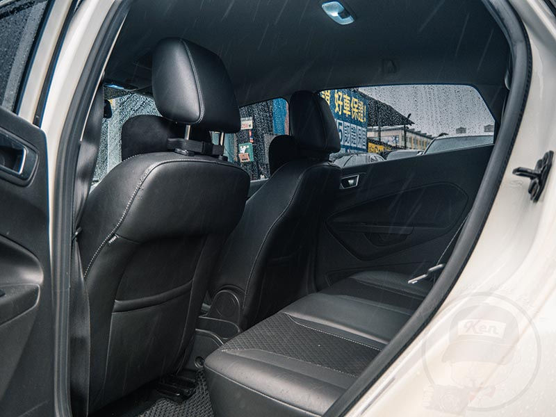 縮圖：2015年 fiesta 1.0L S 皓月白
