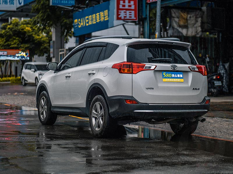 縮圖：2014年 RAV4 2.5L E 白
