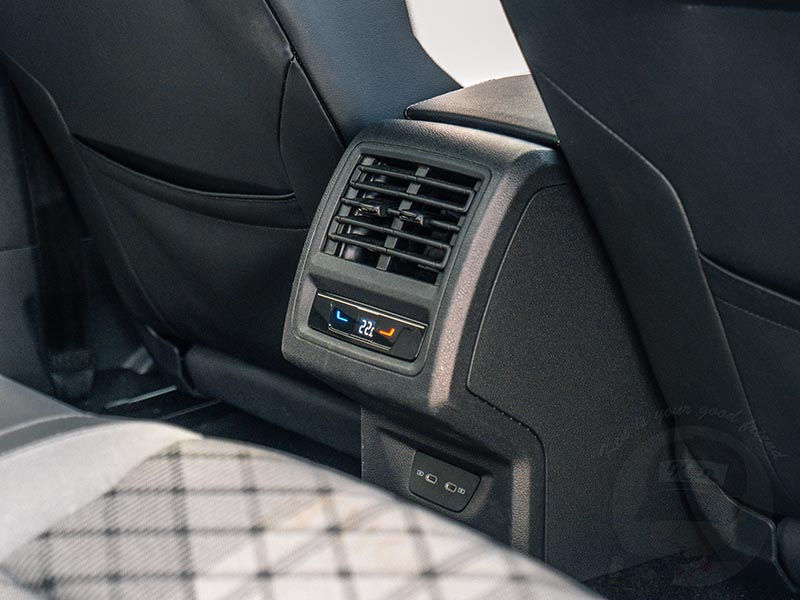 縮圖：(已售出)2022年式 golf variant R-LINE 白