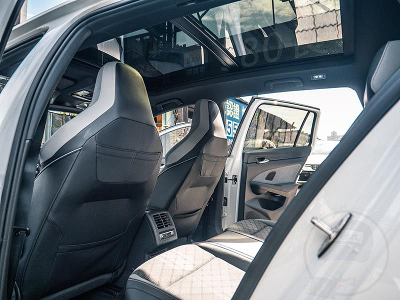 縮圖：(已售出)2022年式 golf variant R-LINE 白