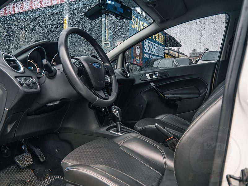 縮圖：2015年 fiesta 1.0L S 皓月白