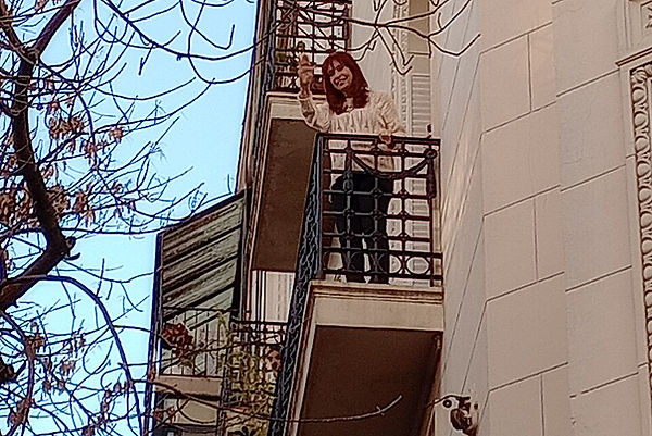 Concentración_casa_CFK_post_fallo_03.jpg