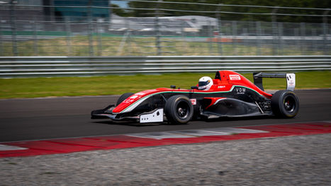 Monoposto Mangini Racing in azione durante una giornata privata all'Autodromo di Cremona.
