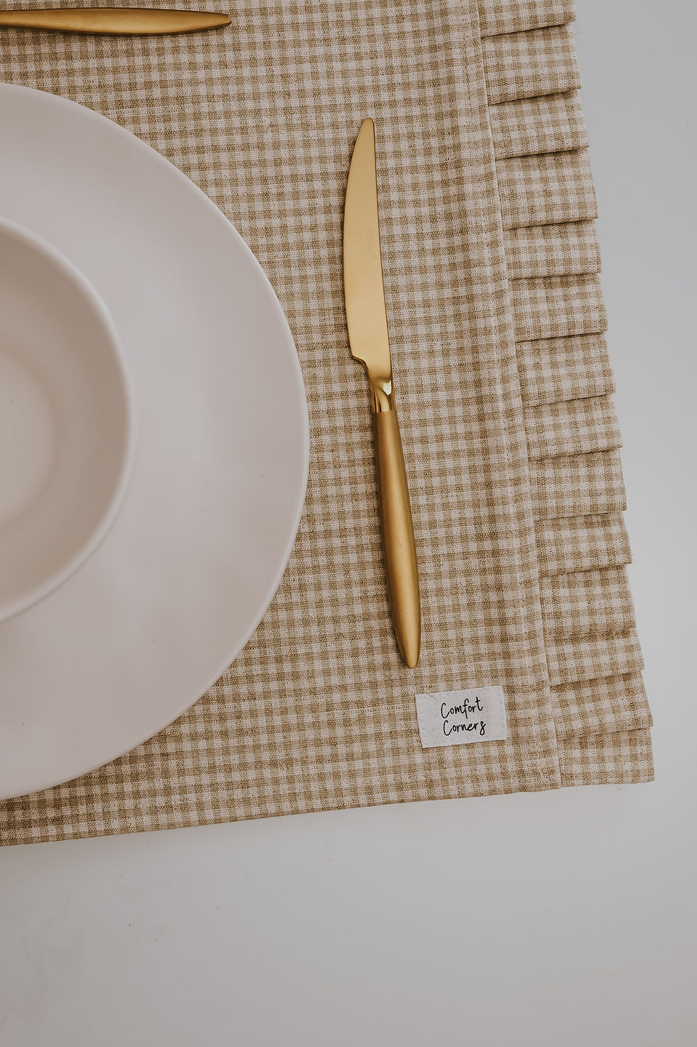 Beige gingham ruffle placemats