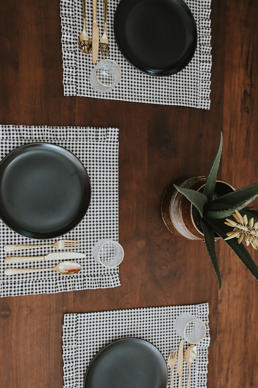 Thumbnail: Black gingham ruffle placemats
