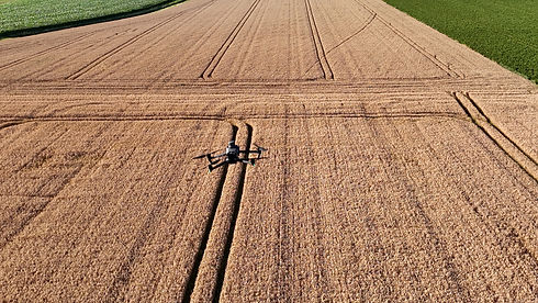 AeroFieldTech_drone_vliegt_over_de_velden.jpg