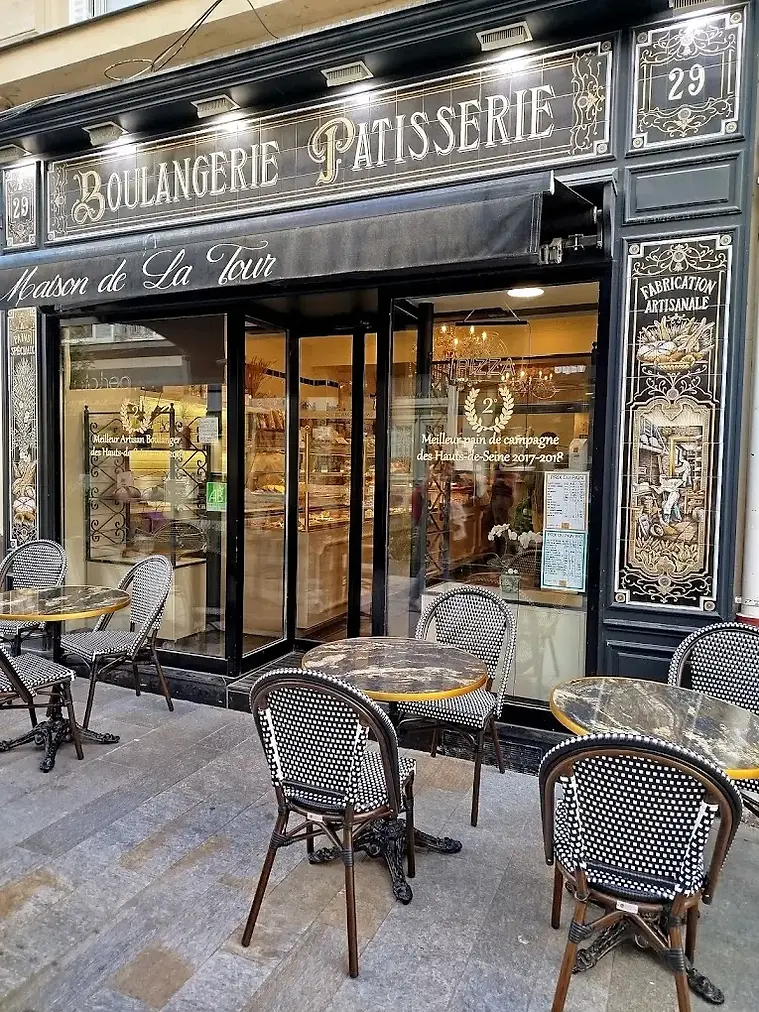 devanture maison de la tour.webp