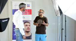 Rodolfo Teso, che ad Ercolano porta avanti l'officina fondata e fatta crescere dal papà, ha le idee chiare sul futuro, non facile per una seconda generazione che deve fare i conti con una realtà sociale, culturale ed economica molto diversa da quella dei decenni passati. Professionalità, formazione, rapporti chiari con i clienti e consapevolezza dei propri limiti ma anche delle proprie competenze e dei propri valori.