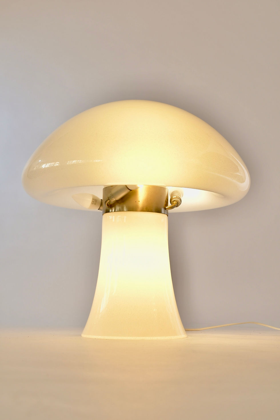Miniaturbild: Opalglas Mushroom Leuchte
