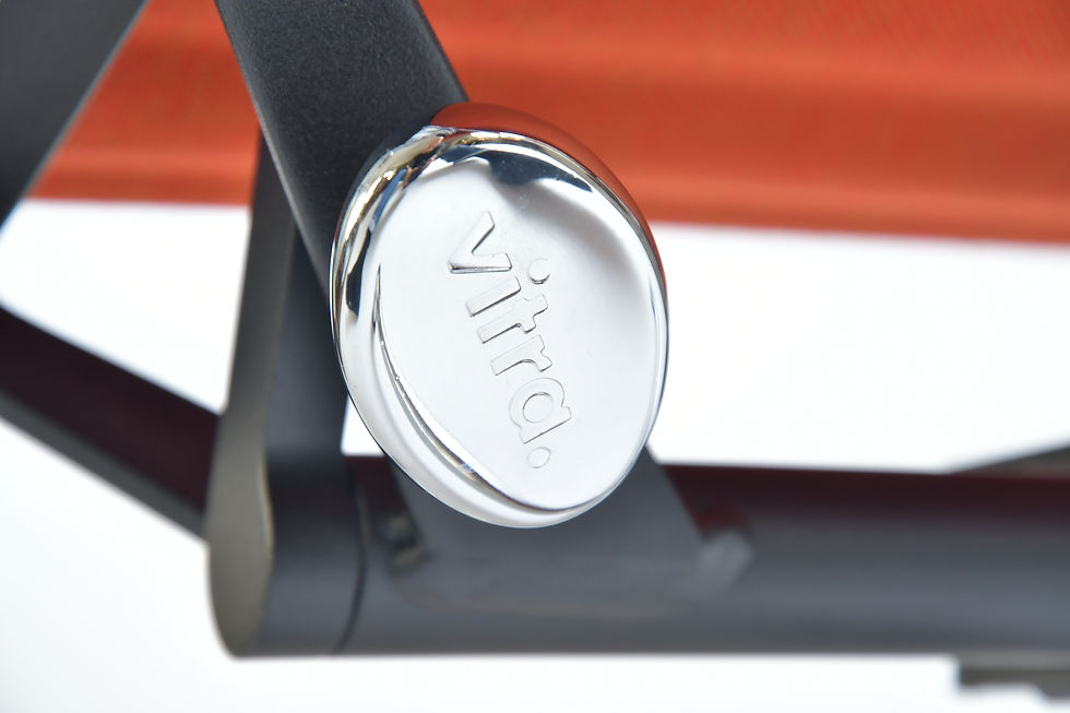 Miniaturbild: Eames Lounge Chair EA 124