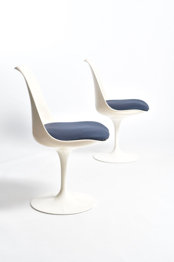 Miniaturbild: Eero Saarinen Tulip Chair Set