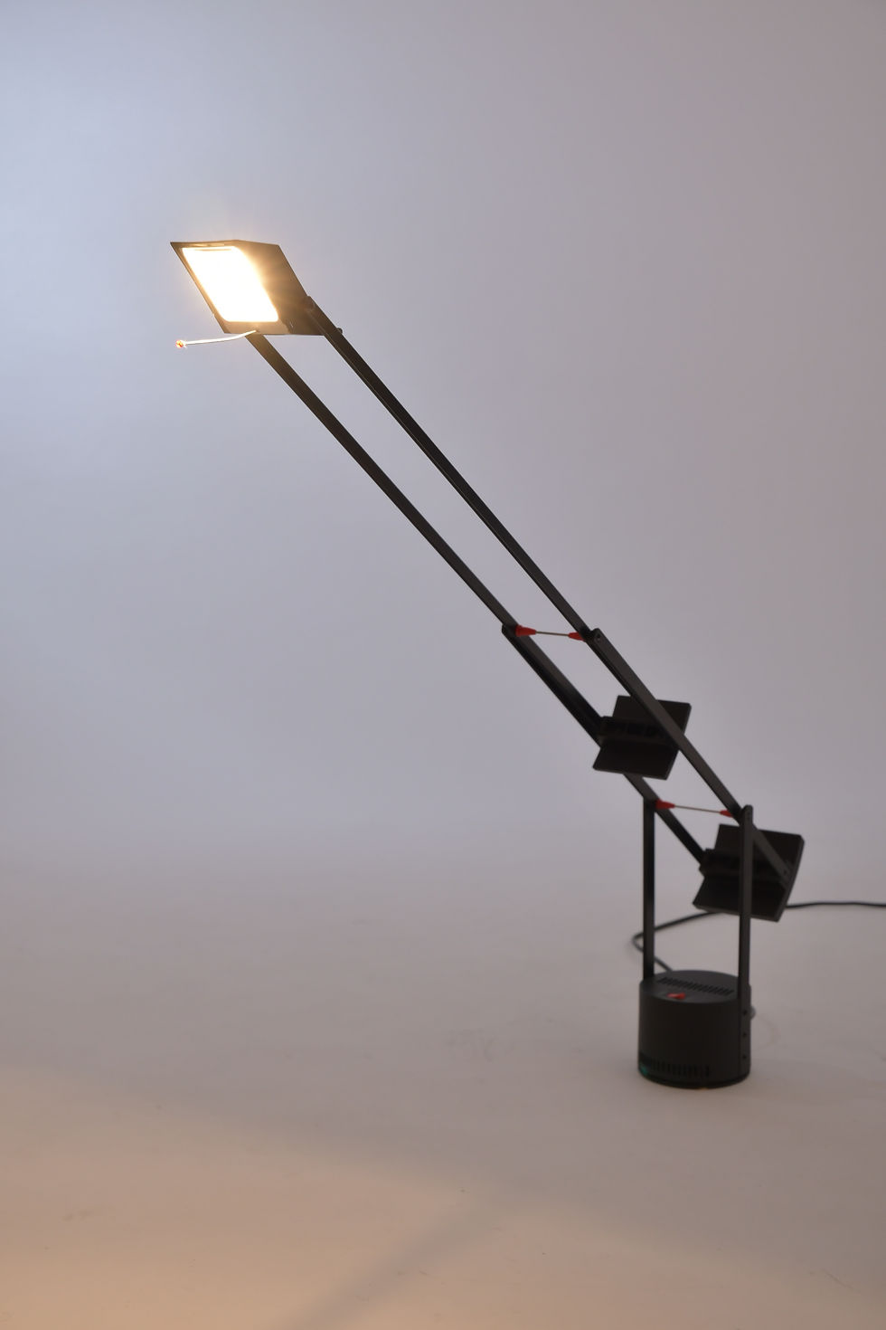 Miniaturbild: Richard Sapper Leuchte "Tizio"