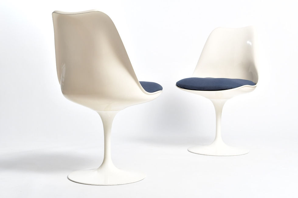 Miniaturbild: Eero Saarinen Tulip Chair Set