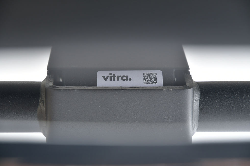 Miniaturbild: Charles & Ray Eames Lounge Chair EA222