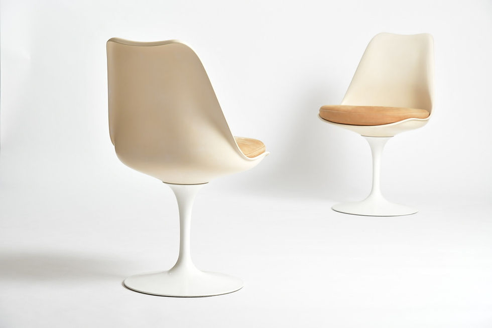 Miniaturbild: Eero Saarinen Tulip Stuhl Set