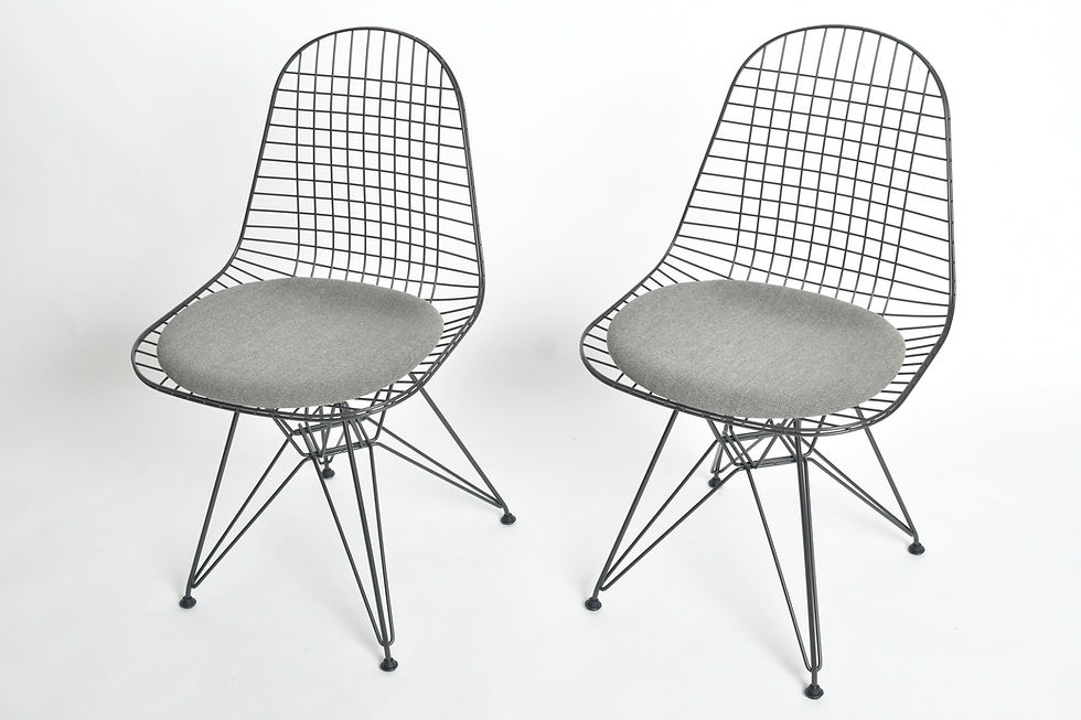 Miniaturbild: Charles & Ray Eames Wire Chair Set