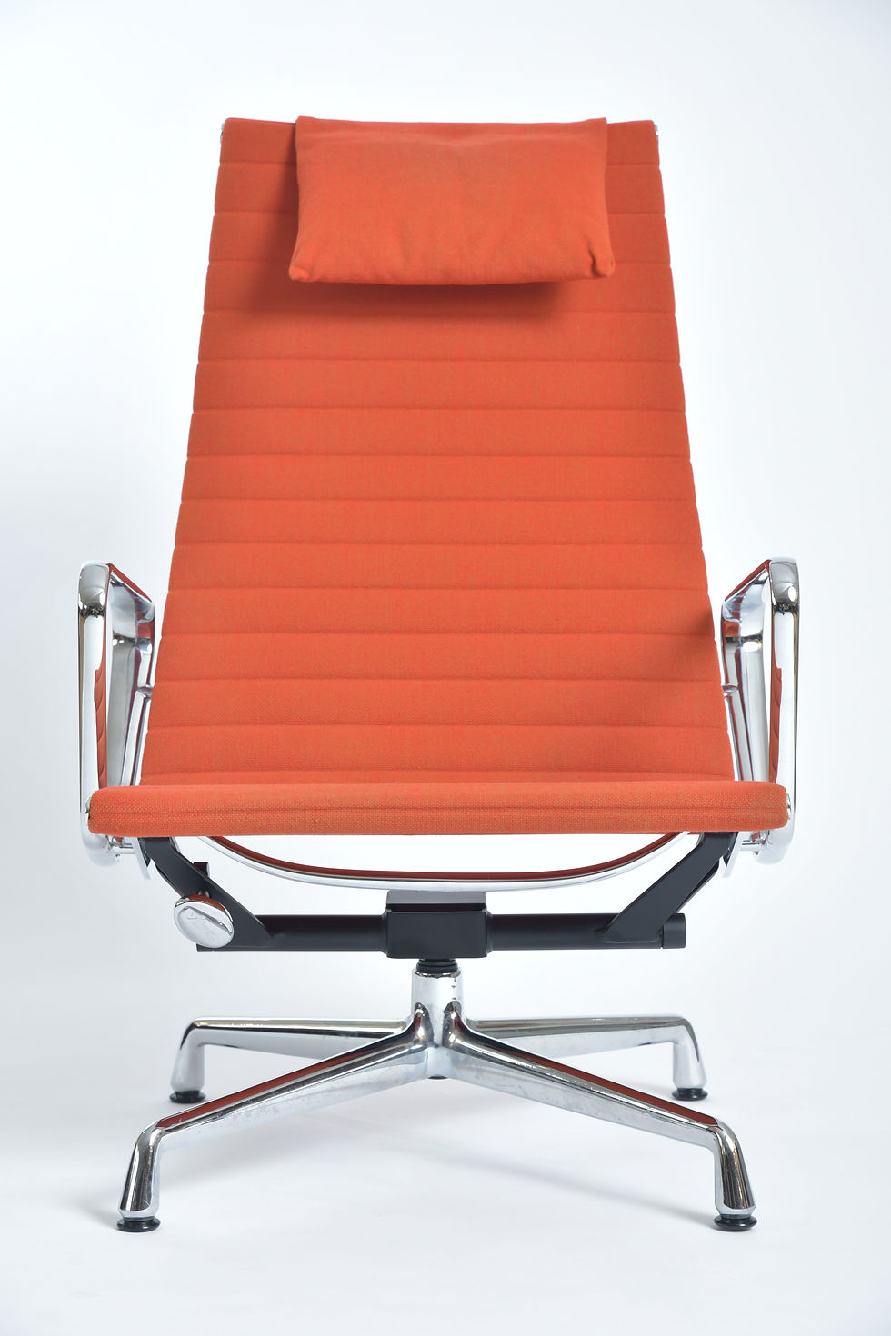 Miniaturbild: Eames Lounge Chair EA 124