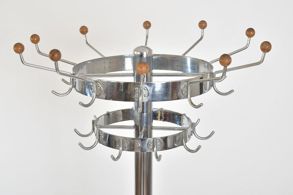 Miniaturbild: Massive Standgarderobe