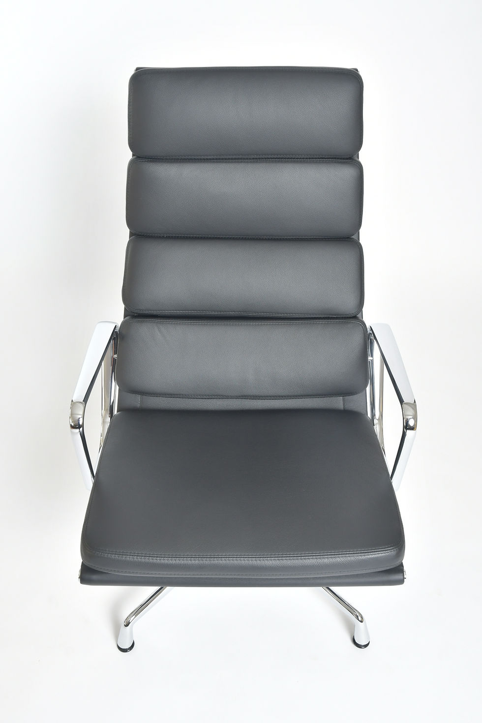 Miniaturbild: Charles & Ray Eames Lounge Chair EA222