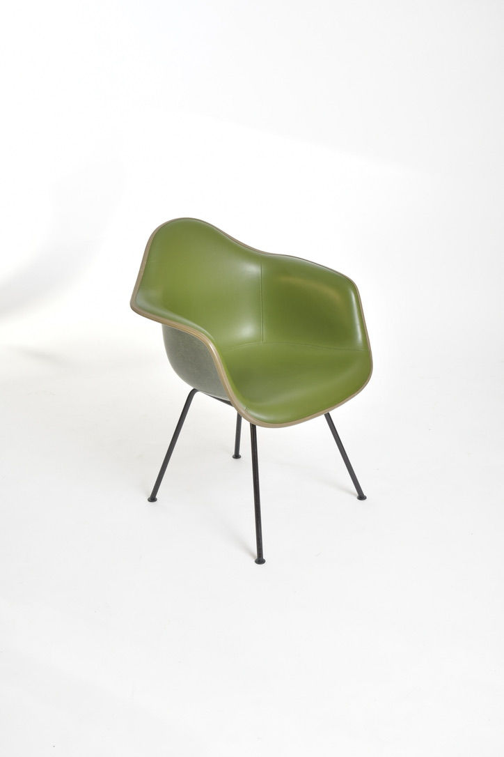 Miniaturbild: Charles & Ray Eames Armchair