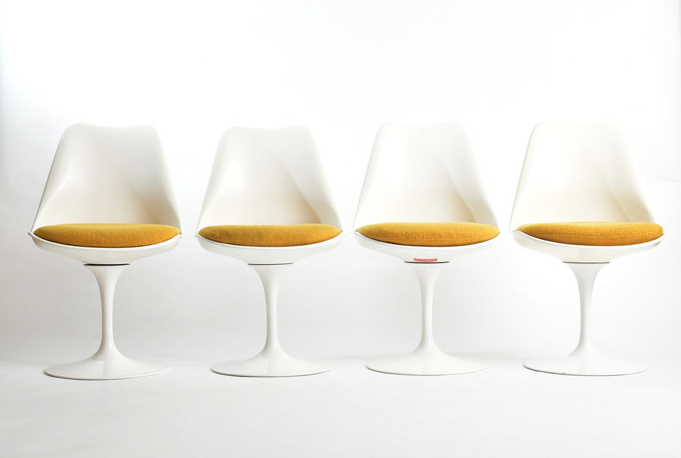 Miniaturbild: Eero Saarinen Tulip Chair Set