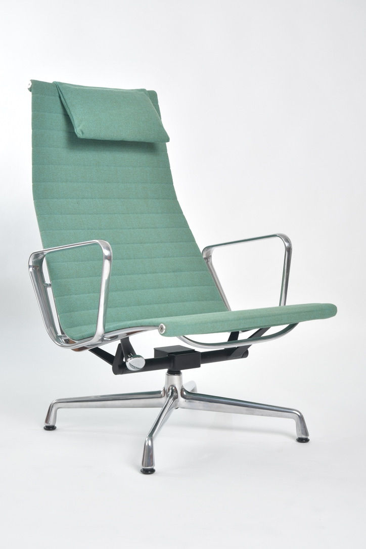 Miniaturbild: Charles & Ray Eames Lounge Chair EA124